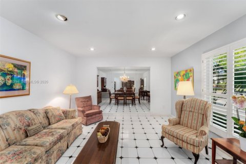 Купить виллу или дом в Корал-Гейблс, Флорида 4 спальни, 233.37м2, № 2047675 - фото 9