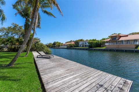 Купить виллу или дом в Корал-Гейблс, Флорида 4 спальни, 233.37м2, № 2047675 - фото 4