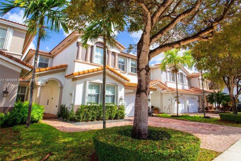 Townhouse in Doral, Florida 4 bedrooms, 208.94 sq.m. № 1891818 - photo 1