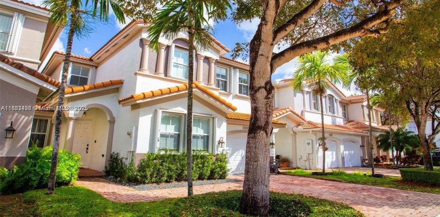 Townhouse in Doral, Florida 4 bedrooms, 208.94 sq.m. № 1891818