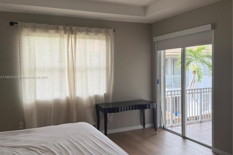 Townhouse in Doral, Florida 4 bedrooms, 208.94 sq.m. № 1891818 - photo 20