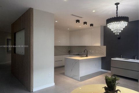 Townhouse in Doral, Florida 4 bedrooms, 208.94 sq.m. № 1891818 - photo 13