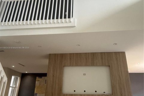 Townhouse in Doral, Florida 4 bedrooms, 208.94 sq.m. № 1891818 - photo 9