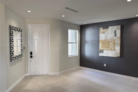 Townhouse in Doral, Florida 4 bedrooms, 208.94 sq.m. № 1891818 - photo 5