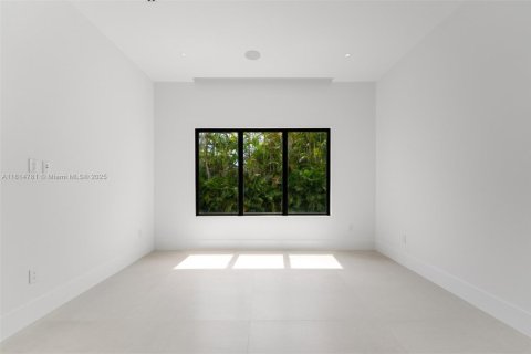 House in Pinecrest, Florida 8 bedrooms, 873.84 sq.m. № 1770502 - photo 20