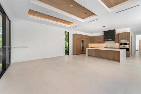 House in Pinecrest, Florida 8 bedrooms, 873.84 sq.m. № 1770502 - photo 10