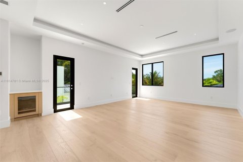 House in Pinecrest, Florida 8 bedrooms, 873.84 sq.m. № 1770502 - photo 22