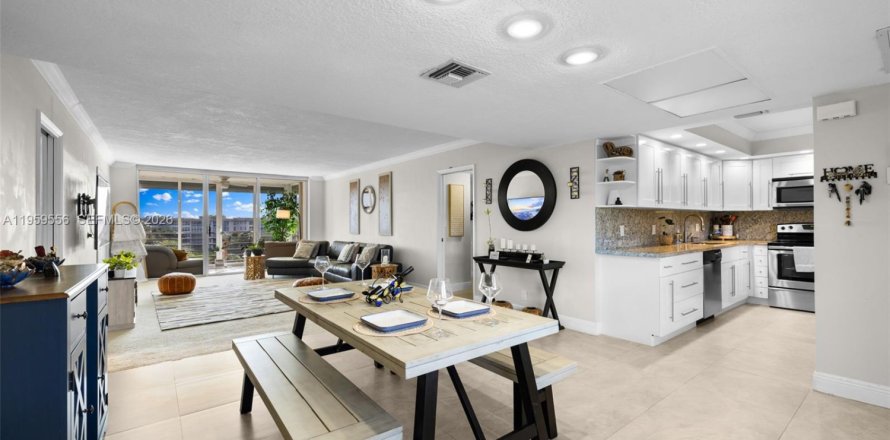 Condominio en Pompano Beach, Florida, 3 dormitorios  № 2023583