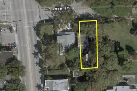 Commercial property in Miami, Florida 247.96 sq.m. № 1704592 - photo 1