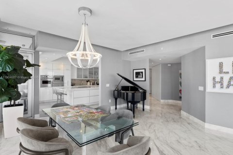 Condo in Miami, Florida, 3 bedrooms  № 1967406 - photo 10