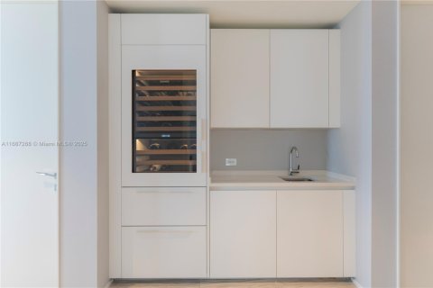 Condo in Miami, Florida, 4 bedrooms  № 1431205 - photo 16