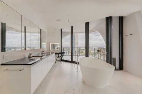 Condo in Miami, Florida, 4 bedrooms  № 1431205 - photo 22