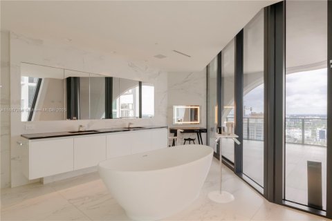 Condo in Miami, Florida, 4 bedrooms  № 1431205 - photo 23