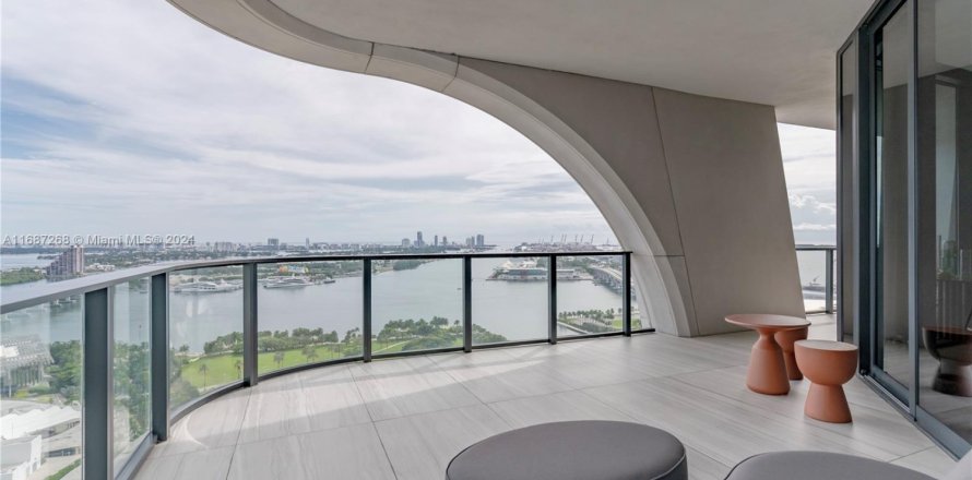 Condo in Miami, Florida, 4 bedrooms  № 1431205