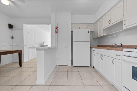 Купить коммерческую недвижимость в Майами-Бич, Флорида 406.17м2, № 2150411 - фото 9
