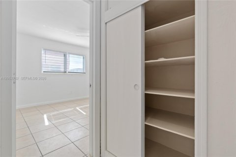 Купить коммерческую недвижимость в Майами-Бич, Флорида 406.17м2, № 2150411 - фото 30