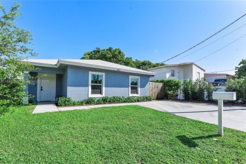 Casa en alquiler en West Palm Beach, Florida, 3 dormitorios, 136.85 m2 № 1932138 - foto 2