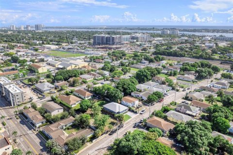 Casa en alquiler en West Palm Beach, Florida, 3 dormitorios, 136.85 m2 № 1932138 - foto 26