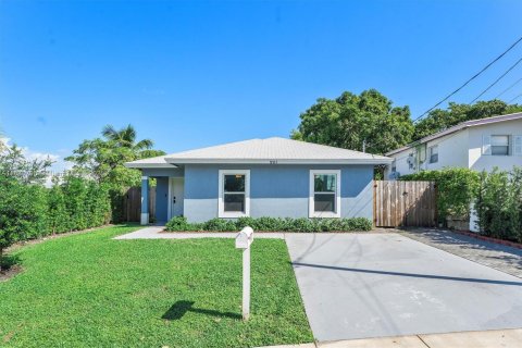 Casa en alquiler en West Palm Beach, Florida, 3 dormitorios, 136.85 m2 № 1932138 - foto 1