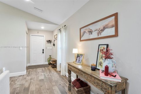 Casa en alquiler en West Palm Beach, Florida, 3 dormitorios, 136.85 m2 № 1932138 - foto 3