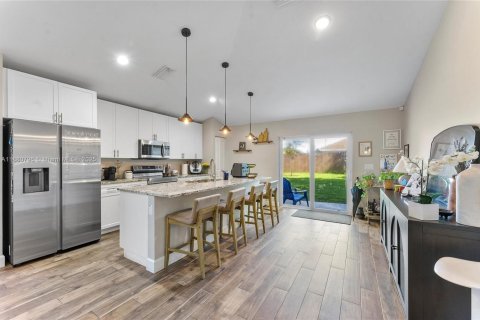 Casa en alquiler en West Palm Beach, Florida, 3 dormitorios, 136.85 m2 № 1932138 - foto 8