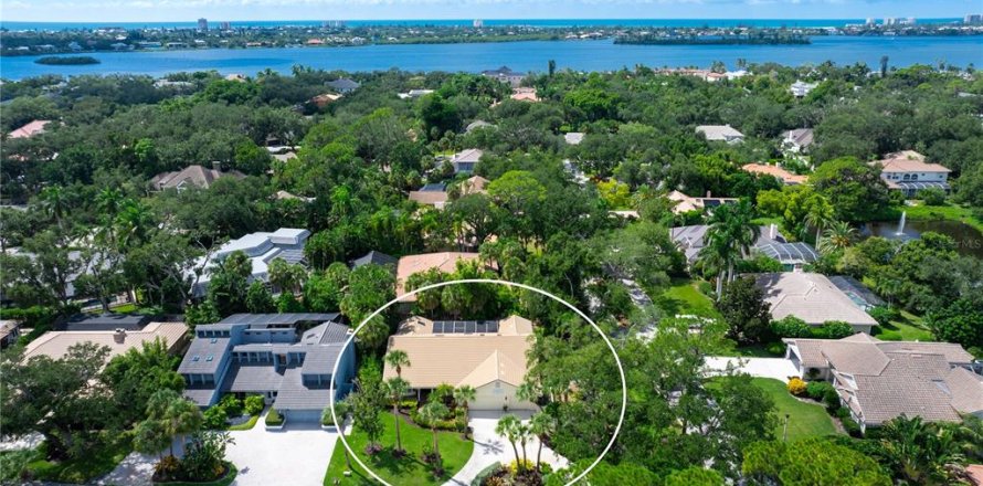 House in Sarasota, Florida 3 bedrooms, 224.54 sq.m. № 2393799