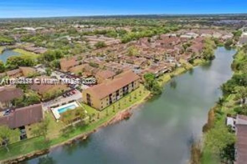 Apartment in Miami, Florida 2 bedrooms, 89.93 sq.m. № 1946208 - photo 4