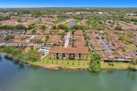 Apartment in Miami, Florida 2 bedrooms, 89.93 sq.m. № 1946208 - photo 3