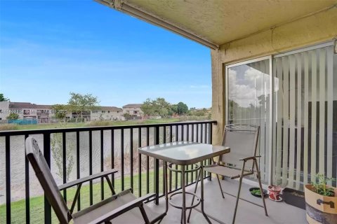 Apartment in Miami, Florida 2 bedrooms, 89.93 sq.m. № 1946208 - photo 16