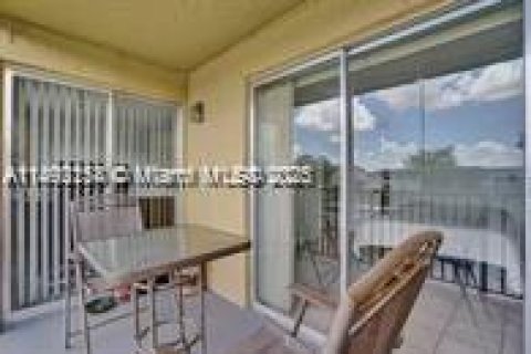 Apartment in Miami, Florida 2 bedrooms, 89.93 sq.m. № 1946208 - photo 17