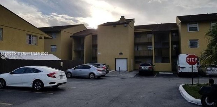 Apartment in Miami, Florida 2 bedrooms, 89.93 sq.m. № 1946208