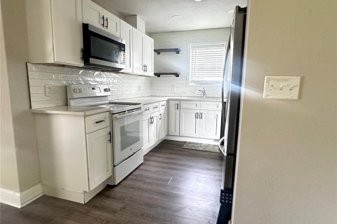 House in Orlando, Florida 3 bedrooms, 97.92 sq.m. № 1866032 - photo 15