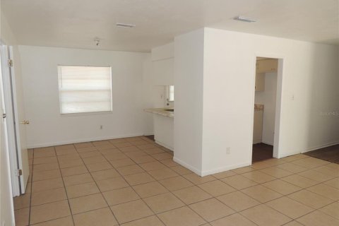 House in Gainesville, Florida 4 bedrooms, 157 sq.m. № 1582596 - photo 5