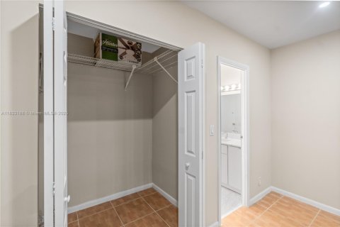 Condo in Lauderdale Lakes, Florida, 1 bedroom  № 1817743 - photo 12