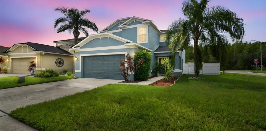 Casa en Land O' Lakes, Florida 4 dormitorios, 176.89 m2 № 1904684