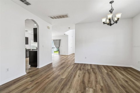 Casa en venta en Land O' Lakes, Florida, 4 dormitorios, 176.89 m2 № 1904684 - foto 9