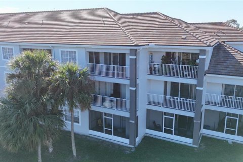 Condo in Orlando, Florida, 2 bedrooms  № 1560372 - photo 1