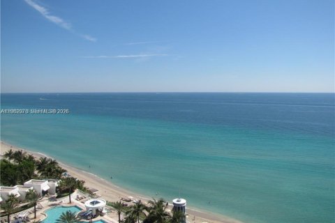 Copropriété à louer à Hollywood, Floride: 2 chambres, 108.7 m2 № 2029082 - photo 8