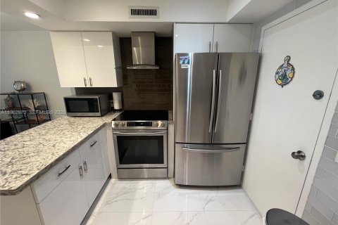 Condo à Hollywood, Floride, 2 chambres  № 2029082