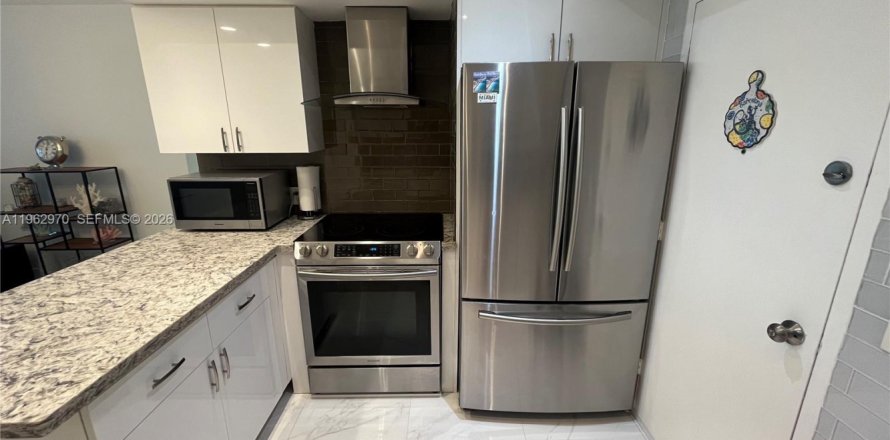 Condo à Hollywood, Floride, 2 chambres  № 2029082