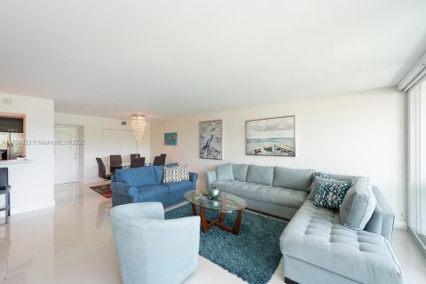 Condo in Sunny Isles Beach, Florida, 2 bedrooms  № 1716116 - photo 4