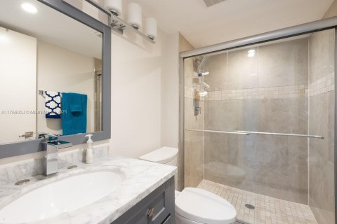 Condo in Sunny Isles Beach, Florida, 2 bedrooms  № 1716116 - photo 15
