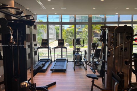 Condo in Bay Harbor Islands, Florida, 4 bedrooms  № 2079435 - photo 17