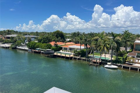 Condo in Bay Harbor Islands, Florida, 4 bedrooms  № 2079435 - photo 28