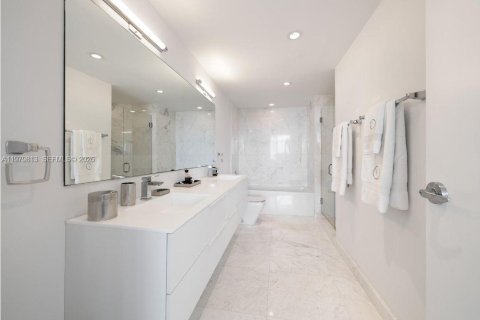 Condo in Bay Harbor Islands, Florida, 4 bedrooms  № 2079435 - photo 13
