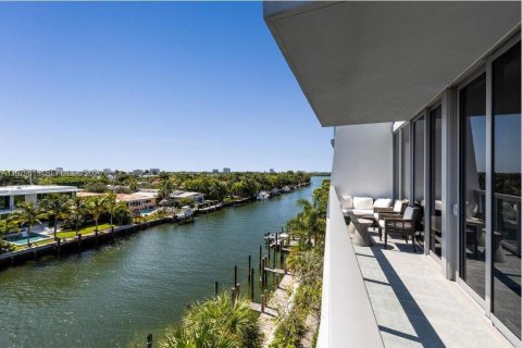 Condo in Bay Harbor Islands, Florida, 4 bedrooms  № 2079435 - photo 3