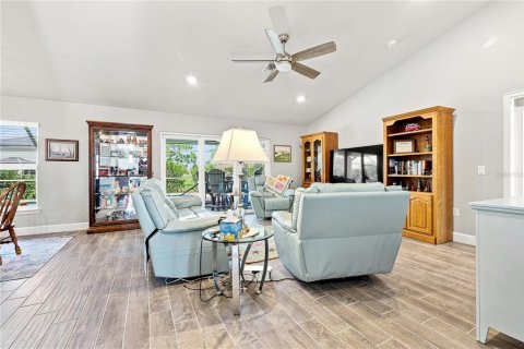 Villa ou maison à vendre à Punta Gorda, Floride: 4 chambres, 162.95 m2 № 2324926 - photo 8