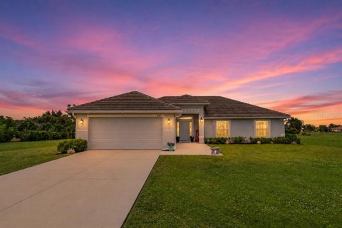 House in Punta Gorda, Florida 4 bedrooms, 162.95 sq.m. № 2324926