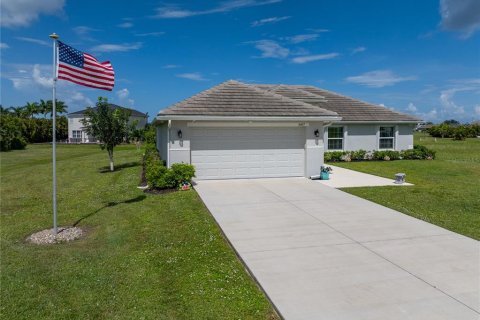 Villa ou maison à vendre à Punta Gorda, Floride: 4 chambres, 162.95 m2 № 2324926 - photo 4