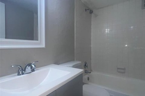Condo in Orlando, Florida, 1 bedroom  № 1801289 - photo 13